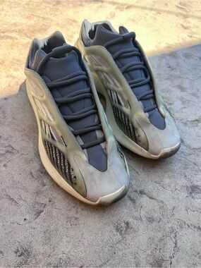 adidas Men's Yeezy 700 V3 'Fade Salt'